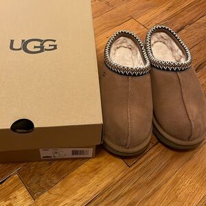 Ugg Tasman slipper size 7